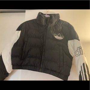 Adidas cropped puffy jacket 🖤🤍 size S